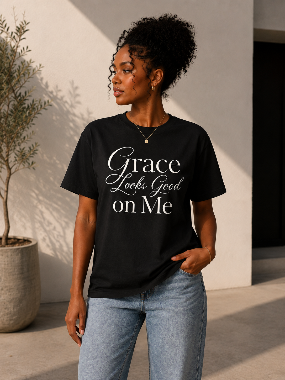 Grace looks good black tshirt Inspirierendes T-Shirt- Grace Looks Good on Me – Bild 1